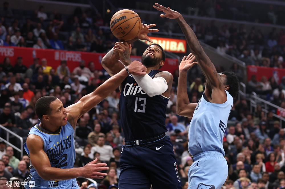 使其在与费 使其在与费